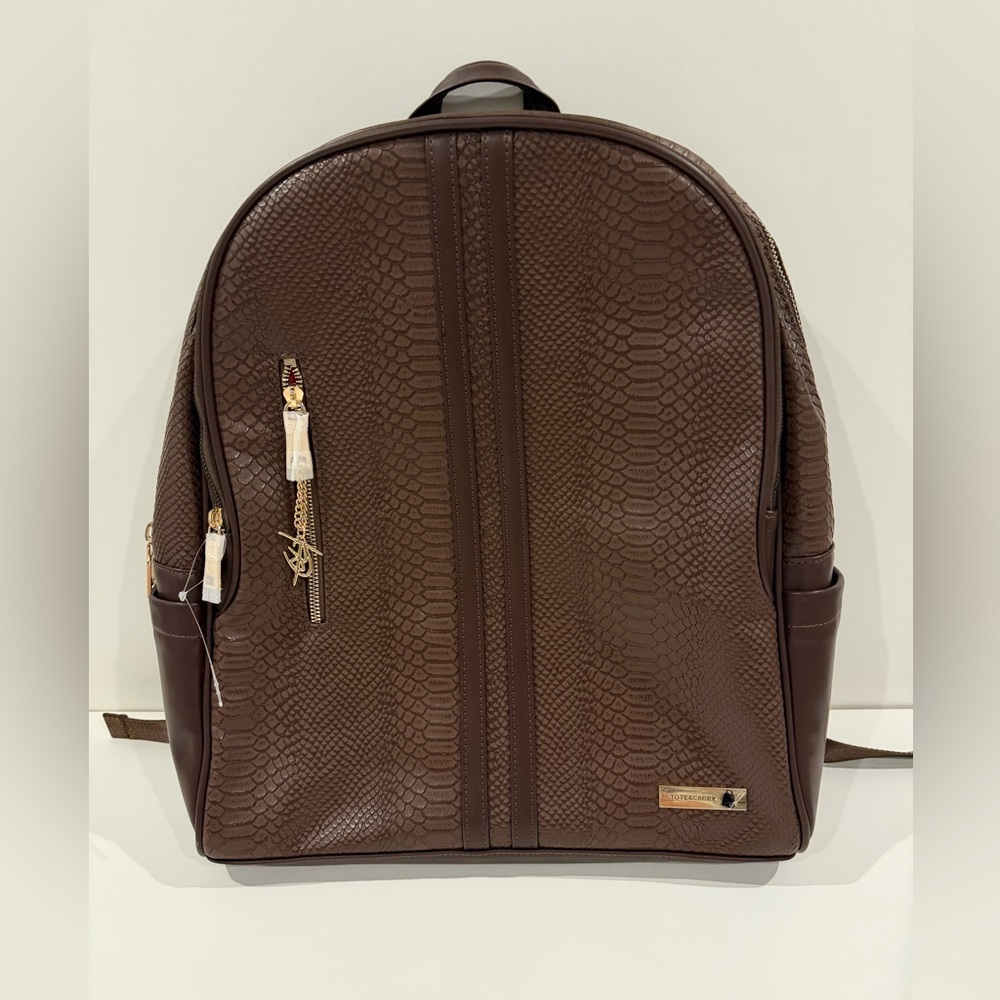 NWT TOTE& CARRY SIGNATURE TRAVELER BACKPACK IN CHOCOLATE - Picture 7 of 15